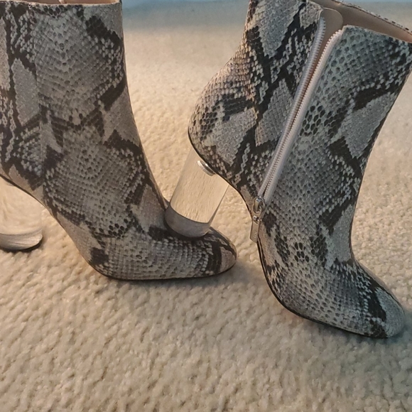 NEW SCHUTZ Snake Print Angle bootie - Picture 3 of 4